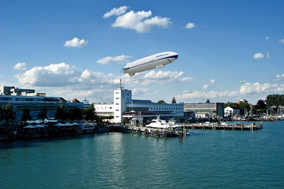 Luftbild Zeppelin Museum und Zeppelin NT in Friedrichshafen